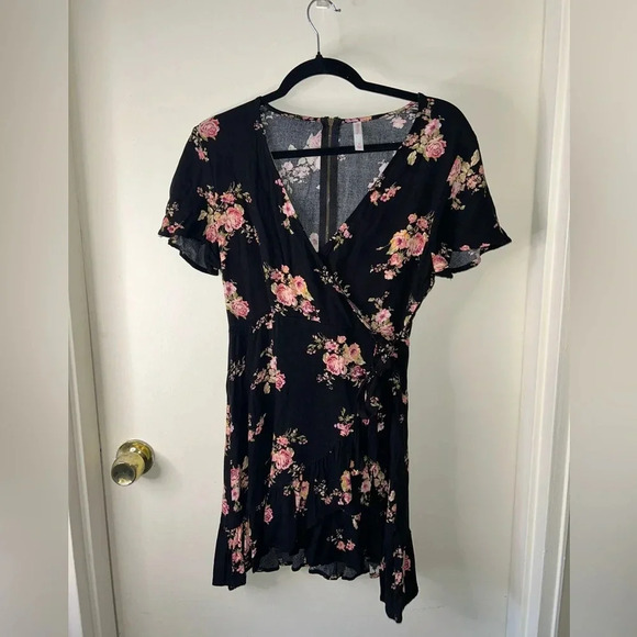Xhilaration Dresses & Skirts - size small flowered dress